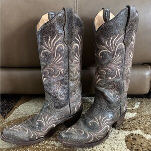 Circle G Distressed Brown Embroidered Heeled Boots